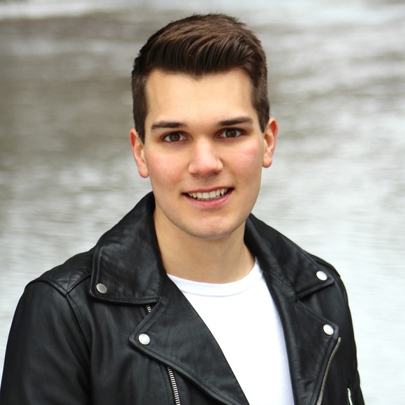 Meet your Posher, Robin - Picture 1 of 1